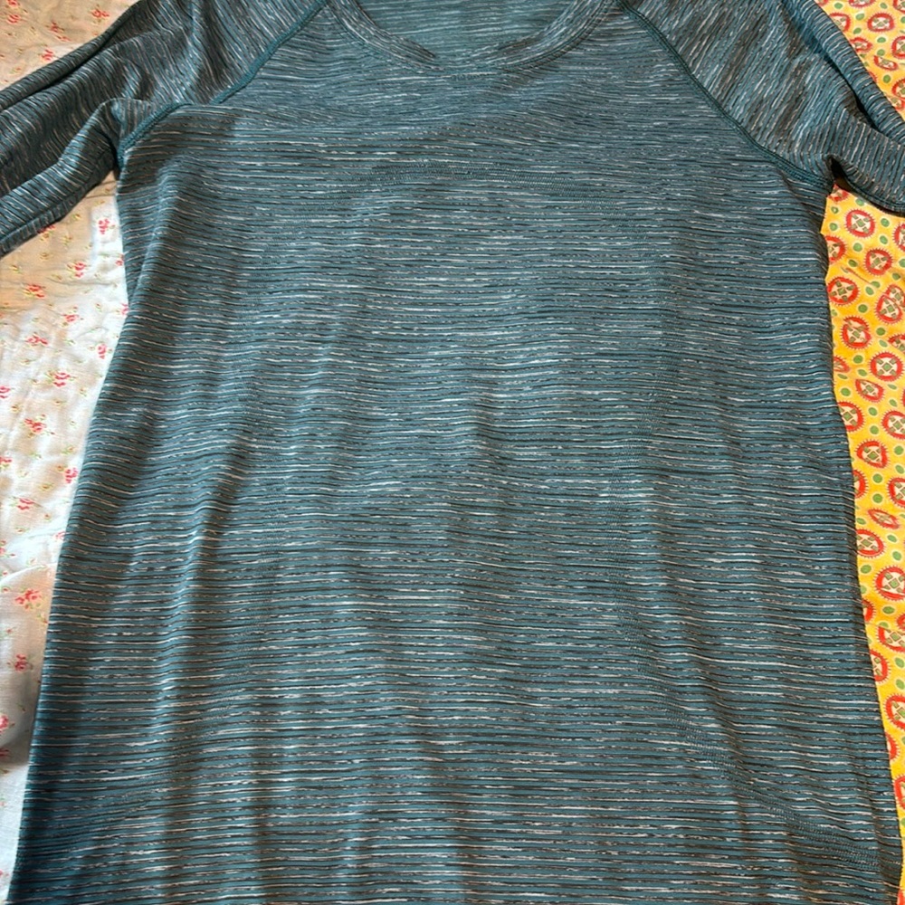 Size 6 lululemon full length swiftly tech barely worn